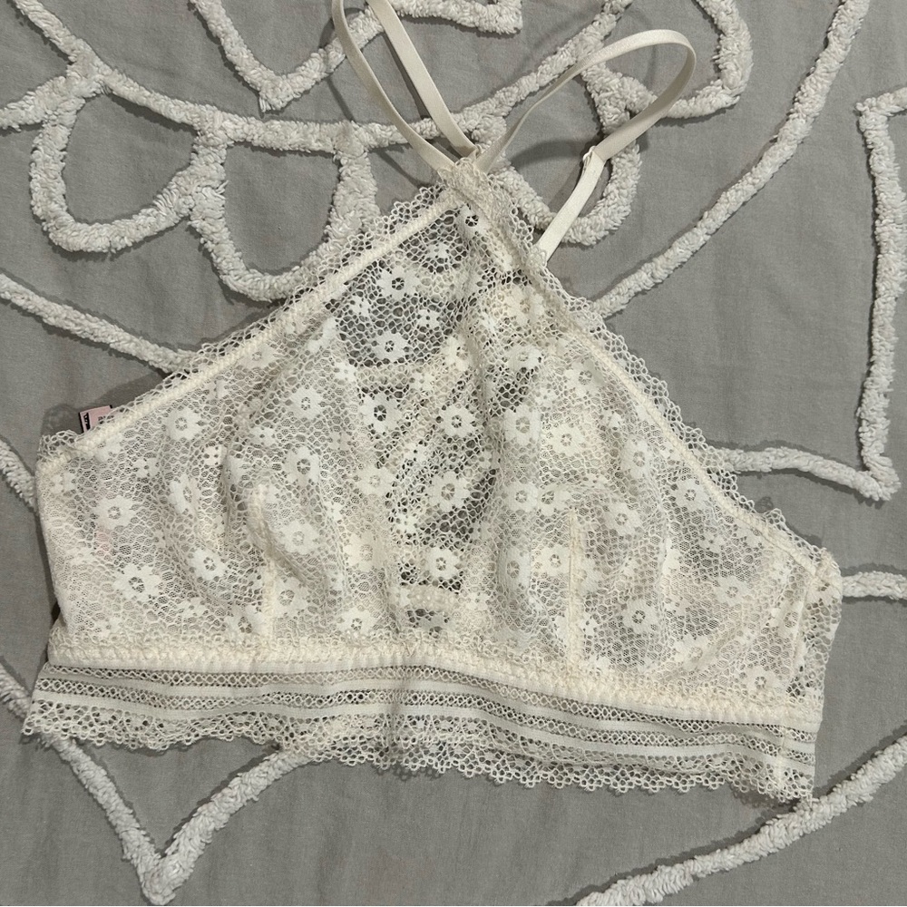 Victoria’s Secret Elegant Lace Bralette in Cream